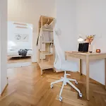 Prague Days - Attic Maisonette - Workspace - Netflix - Vinohrady