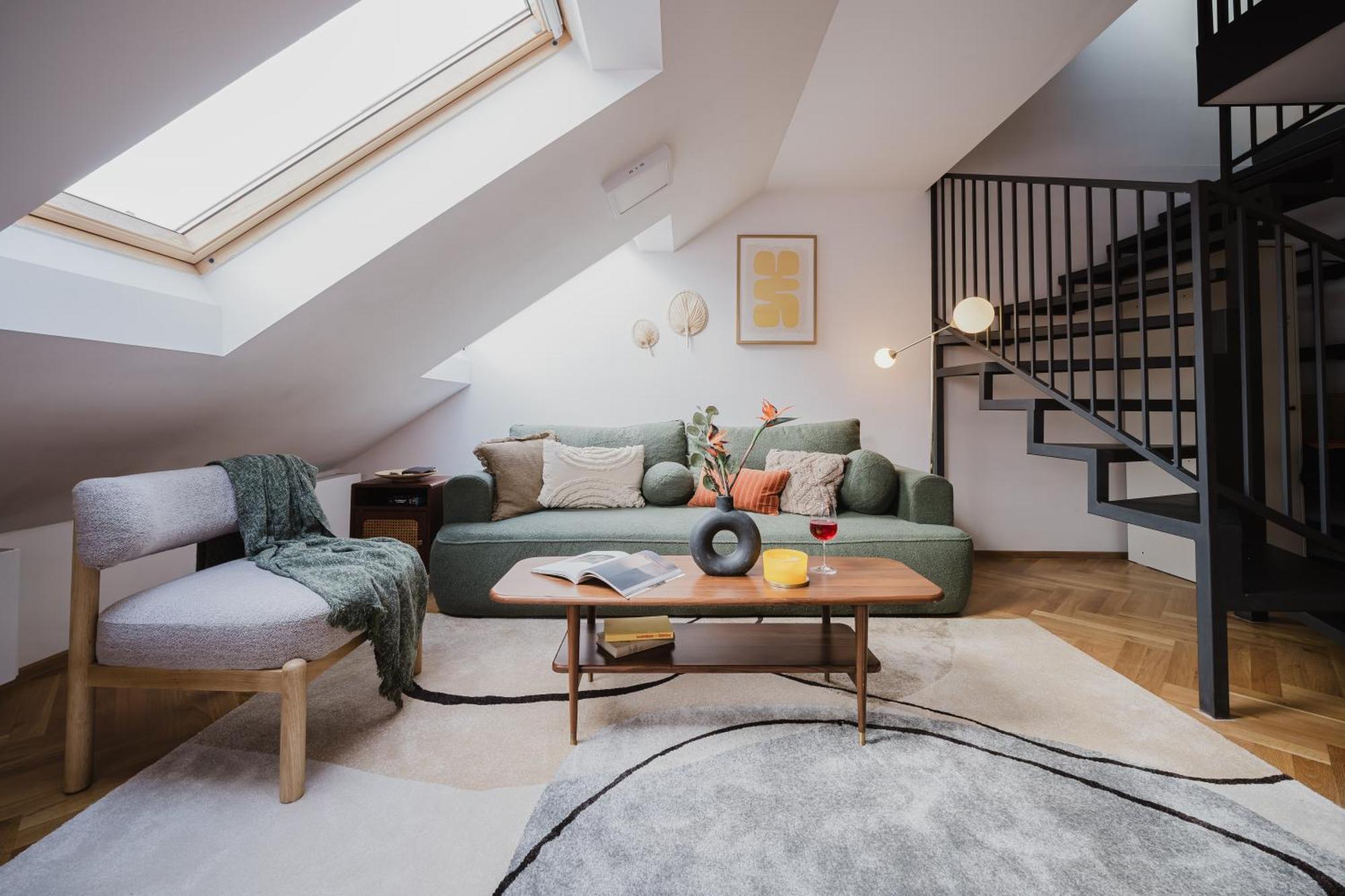 Days - Attic Maisonette - Workspace - Netflix - Vinohrady