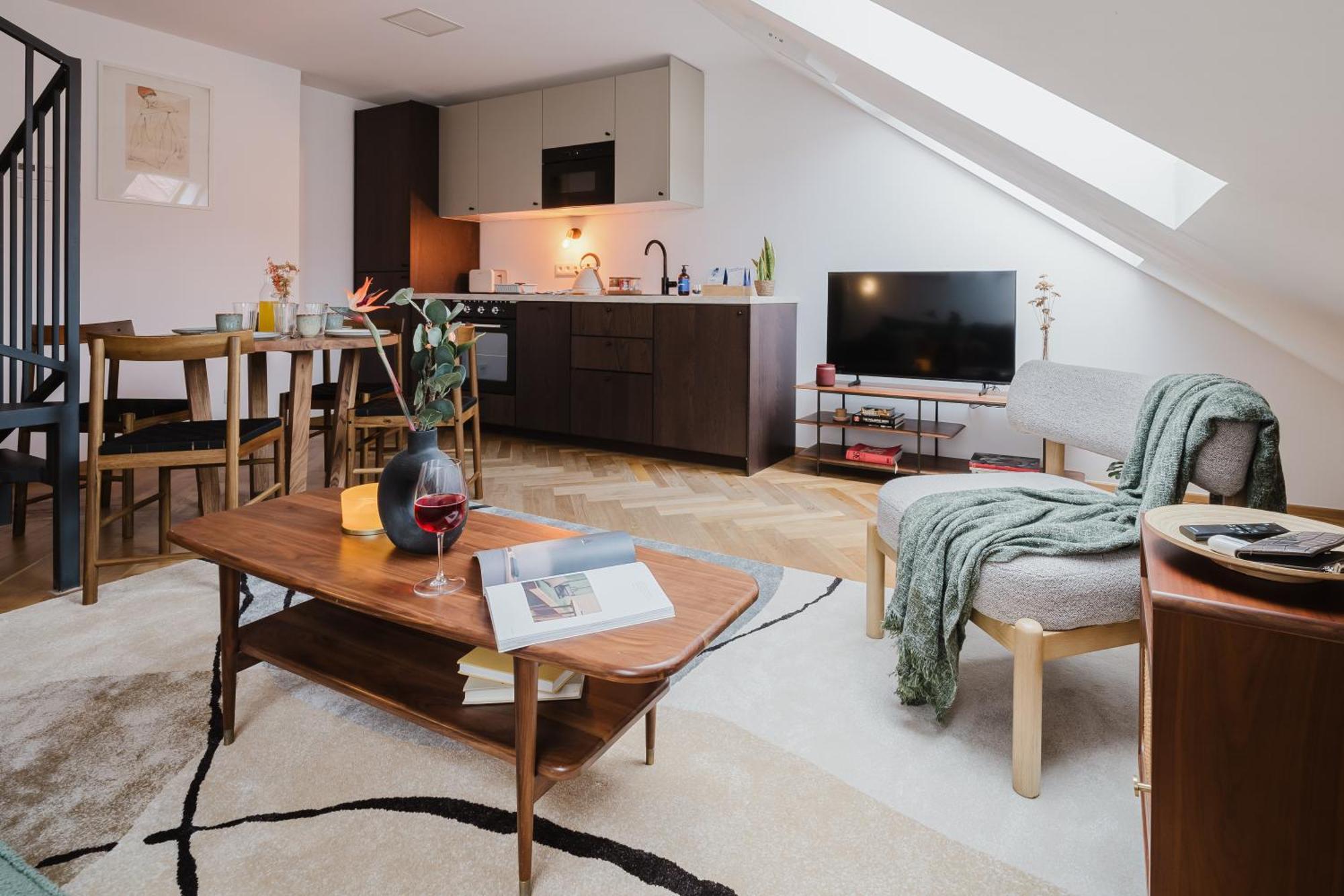 Appartamento Days - Attic Maisonette - Workspace - Netflix - Vinohrady