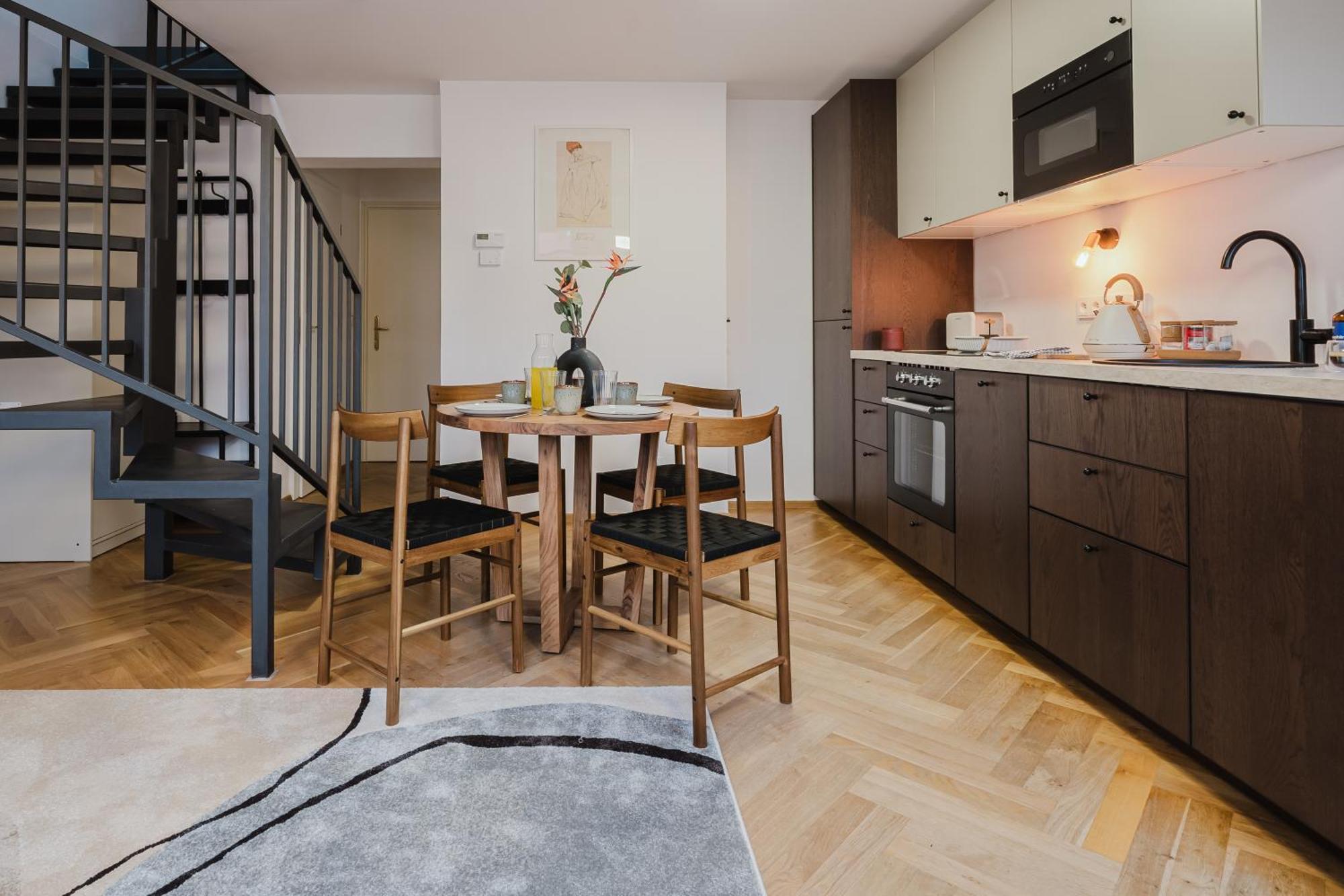 Days - Attic Maisonette - Workspace - Netflix - Vinohrady *