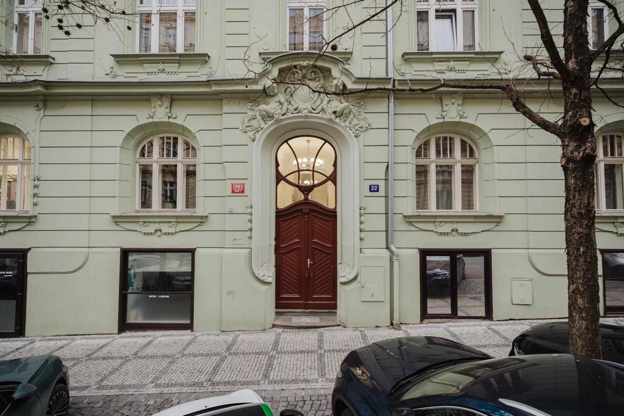 Days - Attic Maisonette - Workspace - Netflix - Vinohrady